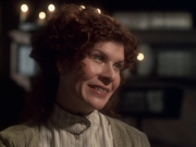 extant_StarTrek_VOY_6x11-FairHaven_01144.jpg