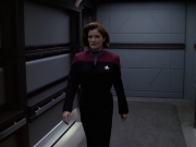 extant_StarTrek_VOY_6x11-FairHaven_01343.jpg