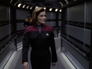 extant_StarTrek_VOY_6x11-FairHaven_01355.jpg