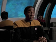 extant_StarTrek_VOY_6x11-FairHaven_01576.jpg