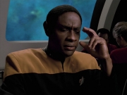 extant_StarTrek_VOY_6x11-FairHaven_01615.jpg