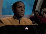 extant_StarTrek_VOY_6x11-FairHaven_01640.jpg