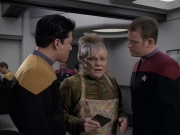 extant_StarTrek_VOY_6x11-FairHaven_01651.jpg