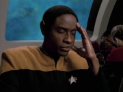 extant_StarTrek_VOY_6x11-FairHaven_01663.jpg