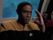 extant_StarTrek_VOY_6x11-FairHaven_01669.jpg