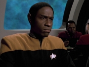 extant_StarTrek_VOY_6x11-FairHaven_01675.jpg