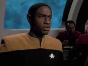 extant_StarTrek_VOY_6x11-FairHaven_01677.jpg