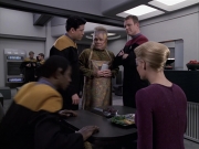 extant_StarTrek_VOY_6x11-FairHaven_01678.jpg
