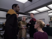 extant_StarTrek_VOY_6x11-FairHaven_01680.jpg