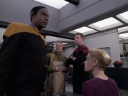 extant_StarTrek_VOY_6x11-FairHaven_01681.jpg