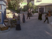 extant_StarTrek_VOY_6x11-FairHaven_01690.jpg