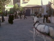extant_StarTrek_VOY_6x11-FairHaven_01695.jpg