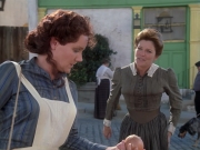 extant_StarTrek_VOY_6x11-FairHaven_01717.jpg