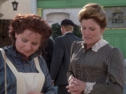 extant_StarTrek_VOY_6x11-FairHaven_01723.jpg