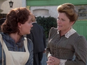 extant_StarTrek_VOY_6x11-FairHaven_01724.jpg