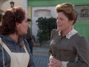 extant_StarTrek_VOY_6x11-FairHaven_01725.jpg
