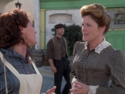 extant_StarTrek_VOY_6x11-FairHaven_01726.jpg
