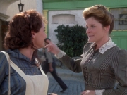 extant_StarTrek_VOY_6x11-FairHaven_01729.jpg