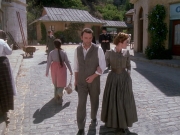 extant_StarTrek_VOY_6x11-FairHaven_01918.jpg