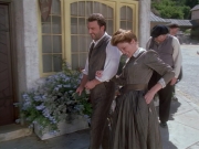 extant_StarTrek_VOY_6x11-FairHaven_01929.jpg