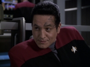 extant_StarTrek_VOY_6x11-FairHaven_02109.jpg