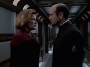extant_StarTrek_VOY_6x11-FairHaven_02958.jpg