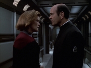 extant_StarTrek_VOY_6x11-FairHaven_02960.jpg