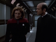 extant_StarTrek_VOY_6x11-FairHaven_02970.jpg
