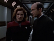 extant_StarTrek_VOY_6x11-FairHaven_02971.jpg