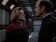 extant_StarTrek_VOY_6x11-FairHaven_02975.jpg