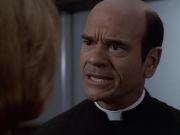 extant_StarTrek_VOY_6x11-FairHaven_02987.jpg