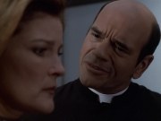 extant_StarTrek_VOY_6x11-FairHaven_03024.jpg