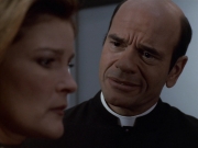extant_StarTrek_VOY_6x11-FairHaven_03025.jpg