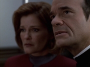 extant_StarTrek_VOY_6x11-FairHaven_03047.jpg