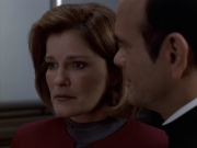 extant_StarTrek_VOY_6x11-FairHaven_03057.jpg