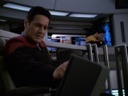extant_StarTrek_VOY_6x11-FairHaven_03103.jpg