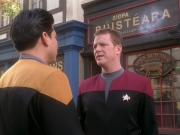 extant_StarTrek_VOY_6x11-FairHaven_03288.jpg