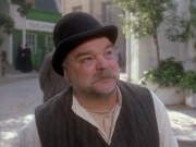 extant_StarTrek_VOY_6x11-FairHaven_03294.jpg