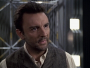 extant_StarTrek_VOY_6x11-FairHaven_03474.jpg