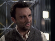 extant_StarTrek_VOY_6x11-FairHaven_03475.jpg