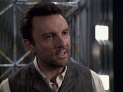 extant_StarTrek_VOY_6x11-FairHaven_03485.jpg