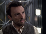 extant_StarTrek_VOY_6x11-FairHaven_03493.jpg