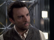 extant_StarTrek_VOY_6x11-FairHaven_03496.jpg