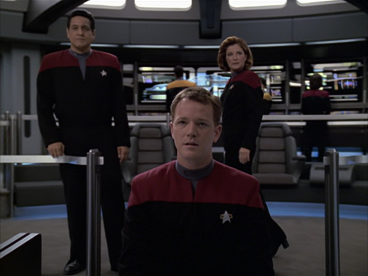 extant_StarTrek_VOY_6x12-BlinkOfAnEye_00017.jpg