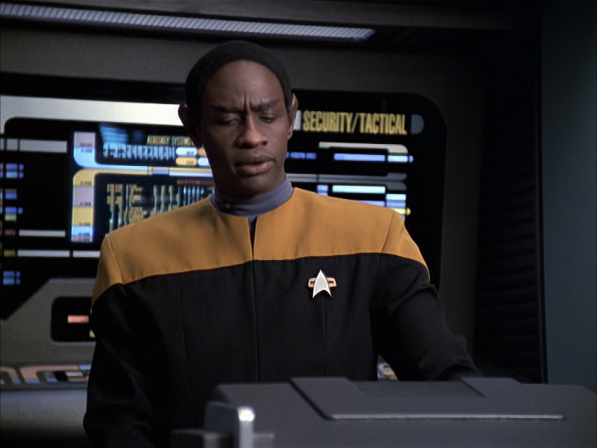extant_StarTrek_VOY_6x12-BlinkOfAnEye_00036.jpg