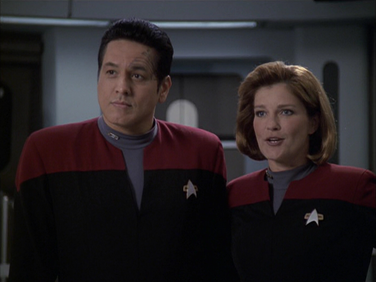 extant_StarTrek_VOY_6x12-BlinkOfAnEye_00038.jpg