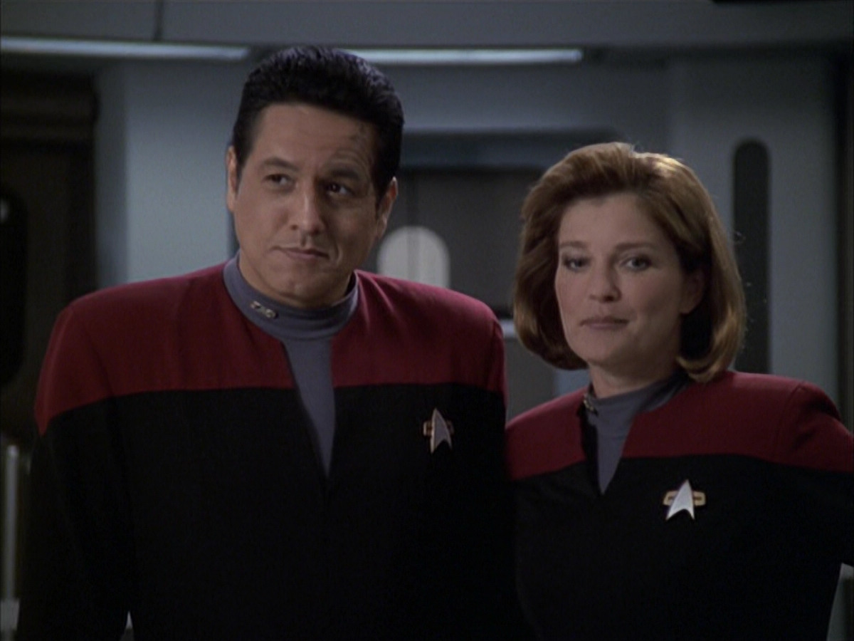 extant_StarTrek_VOY_6x12-BlinkOfAnEye_00043.jpg