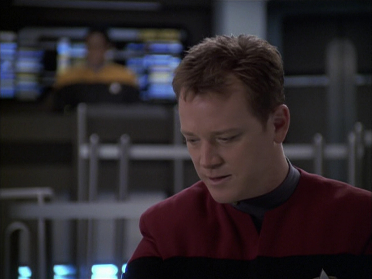 extant_StarTrek_VOY_6x12-BlinkOfAnEye_00055.jpg