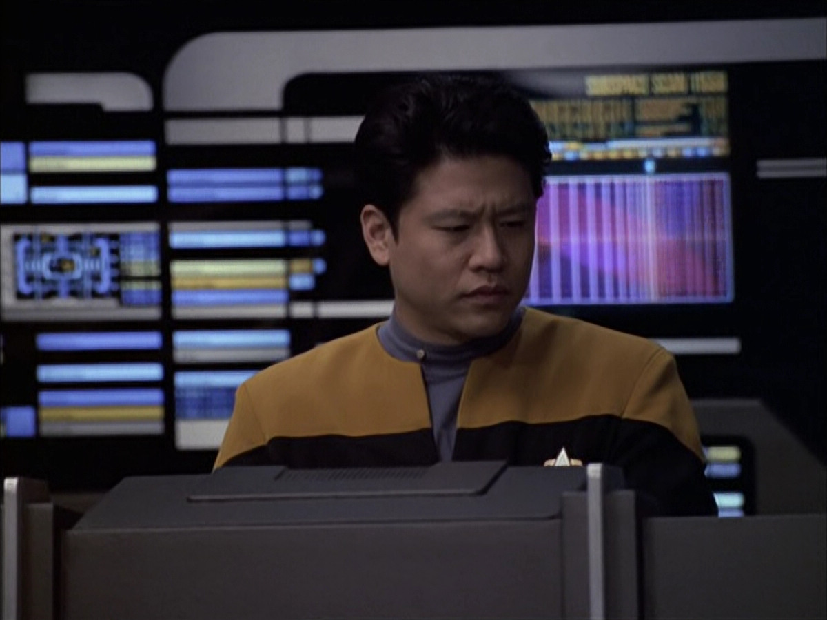 extant_StarTrek_VOY_6x12-BlinkOfAnEye_00056.jpg