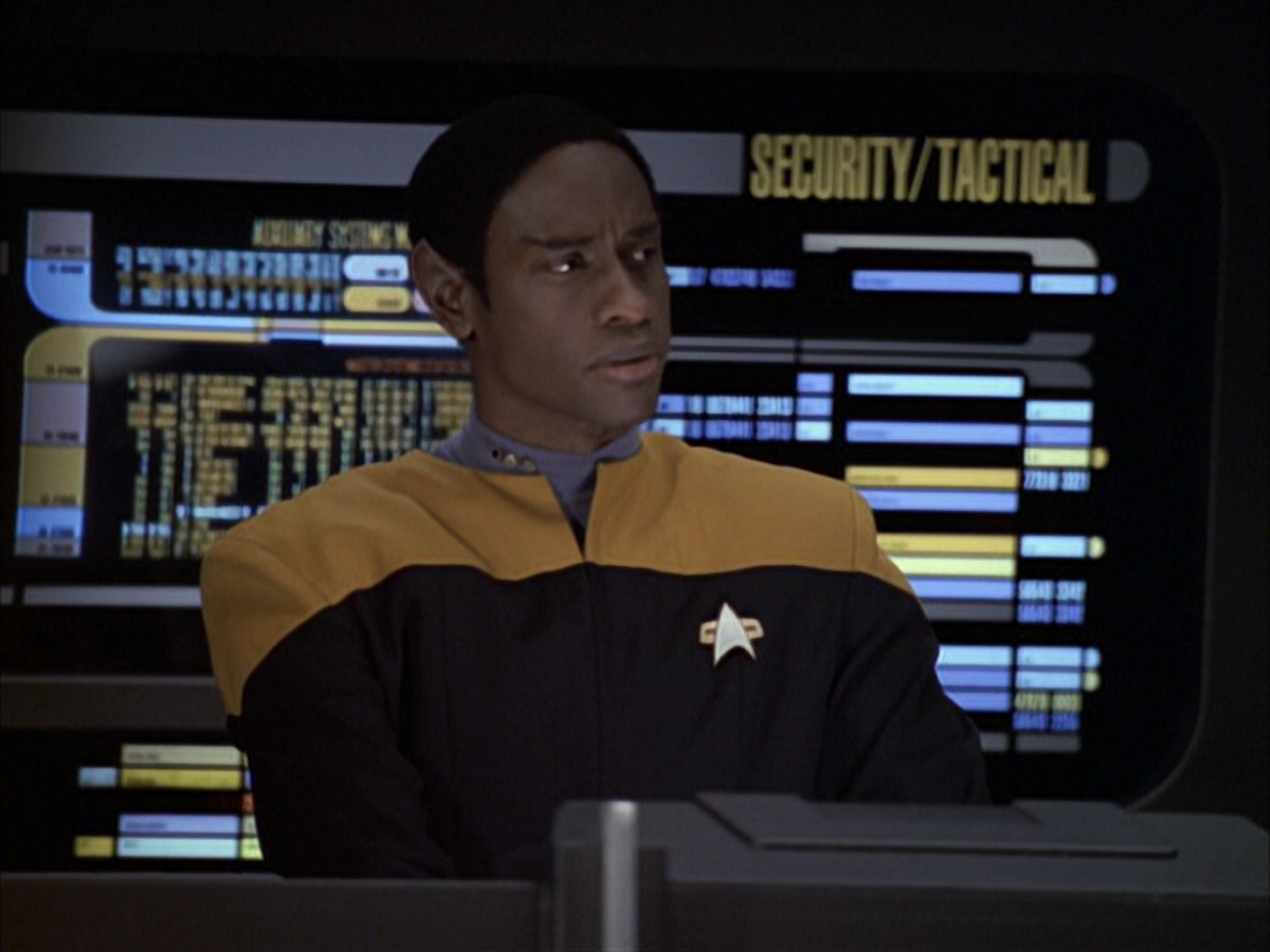 extant_StarTrek_VOY_6x12-BlinkOfAnEye_00064.jpg